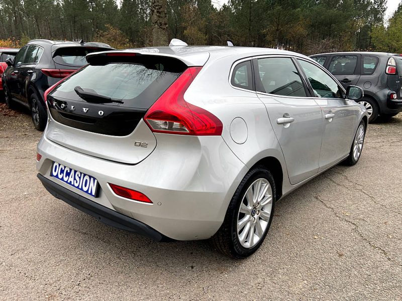 VOLVO V40 D2 115CV MOMENTUM