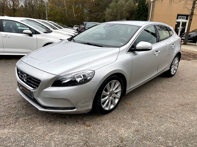 VOLVO V40 D2 115CV MOMENTUM