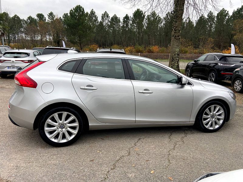 VOLVO V40 D2 115CV MOMENTUM