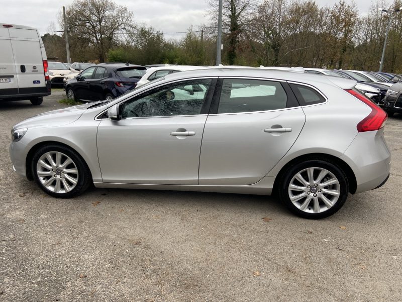 VOLVO V40 D2 115CV MOMENTUM