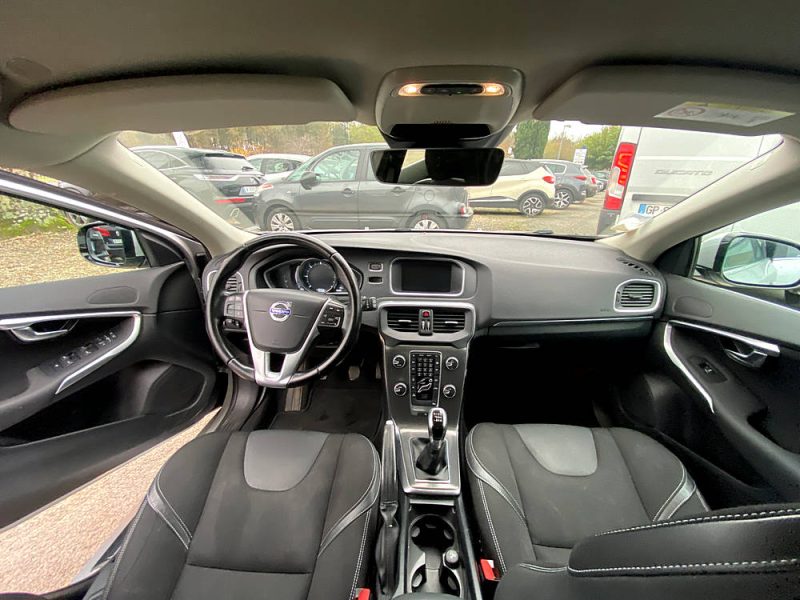 VOLVO V40 D2 115CV MOMENTUM