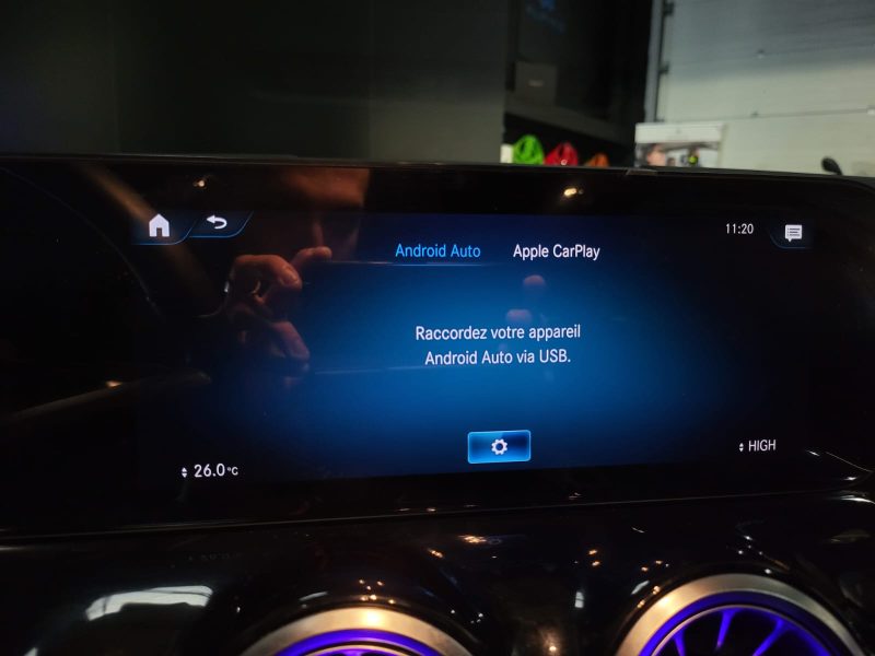 MERCEDES-BENZ GLA 200 163cv AMG Line 7G-DCT 1ère Main // APPLE CARPLAY/TOIT OUVRANT/SIEGES CHAUFFANT