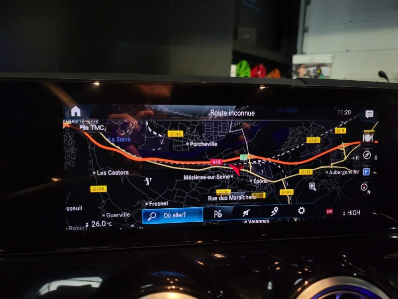 MERCEDES-BENZ GLA 200 163cv AMG Line 7G-DCT 1ère Main // APPLE CARPLAY/TOIT OUVRANT/SIEGES CHAUFFANT