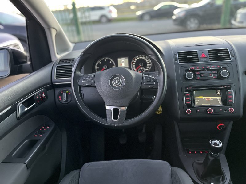 VOLKSWAGEN TOURAN 2012