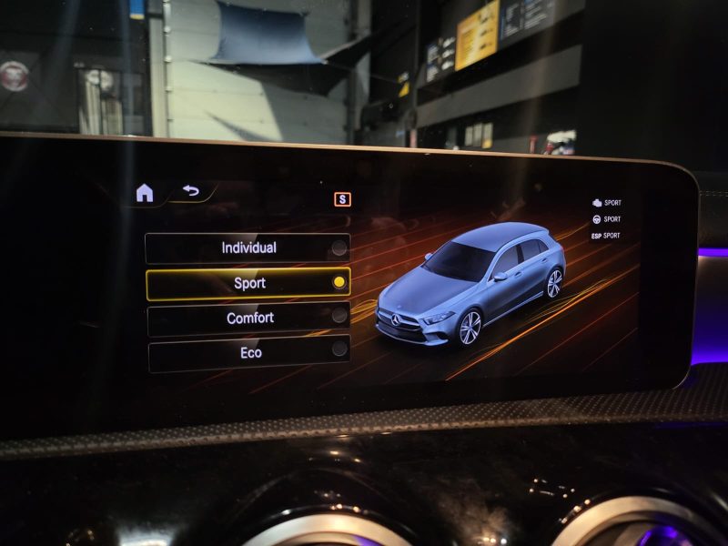 MERCEDES-BENZ CLASSE A 200d 150cv AMG Line 8G-DCT / APPLE CARPLAY/TOIT OUVRANT/SIEGES CHAUFFANT