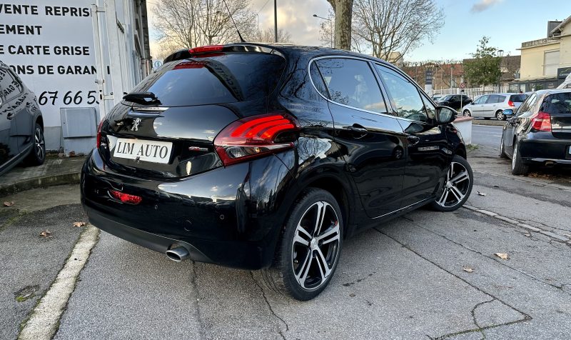 PEUGEOT 208 2015