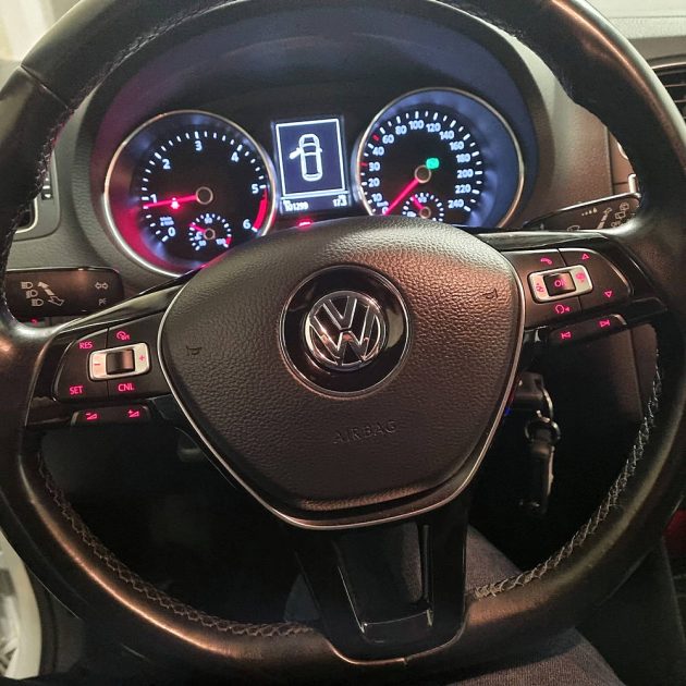 VOLKSWAGEN POLO V 2015