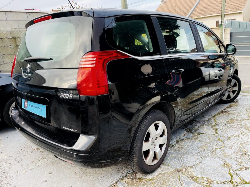 PEUGEOT 5008 2012