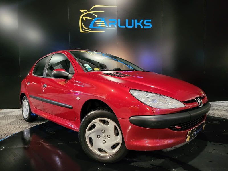 PEUGEOT 206 1.4i 75cv XT Boite Auto 95000kms / CLIMATISATION/RADIO K7/VITRES ELECTRIQUES