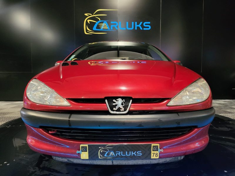 PEUGEOT 206 1.4i 75cv XT Boite Auto 95000kms / CLIMATISATION/RADIO K7/VITRES ELECTRIQUES