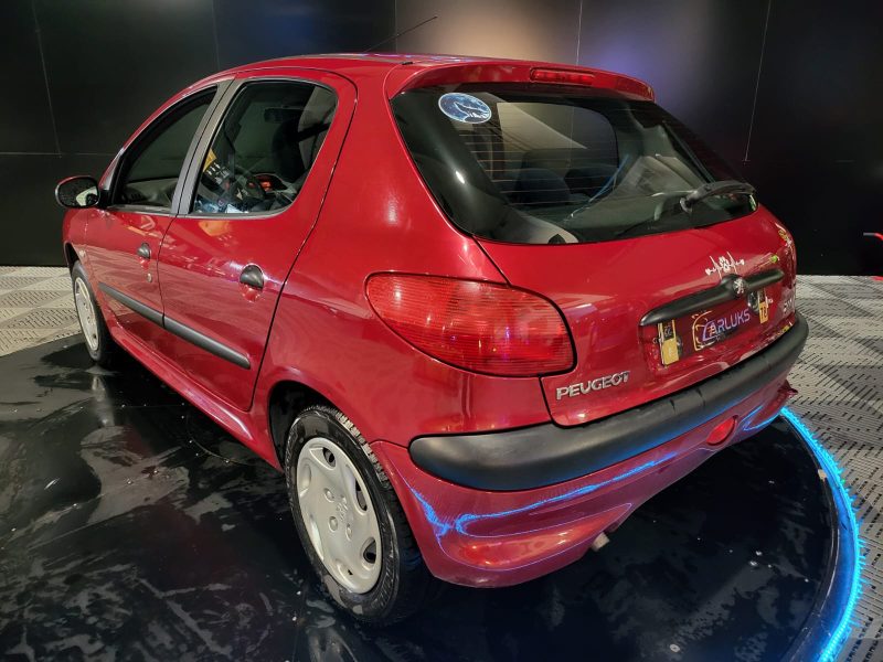 PEUGEOT 206 1.4i 75cv XT Boite Auto 95000kms / CLIMATISATION/RADIO K7/VITRES ELECTRIQUES