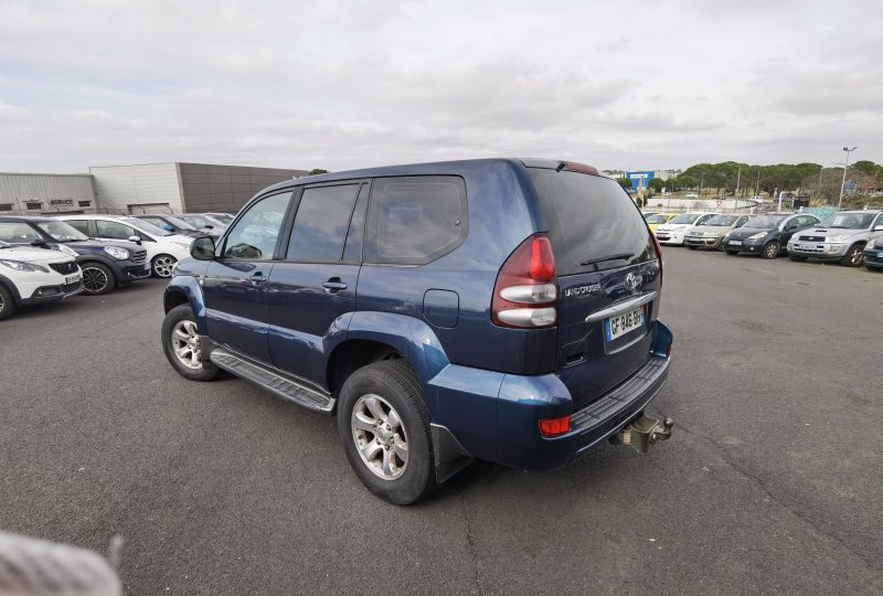 TOYOTA LAND CRUISER 3.0 D4D 4x4 BVA 8 PLACES