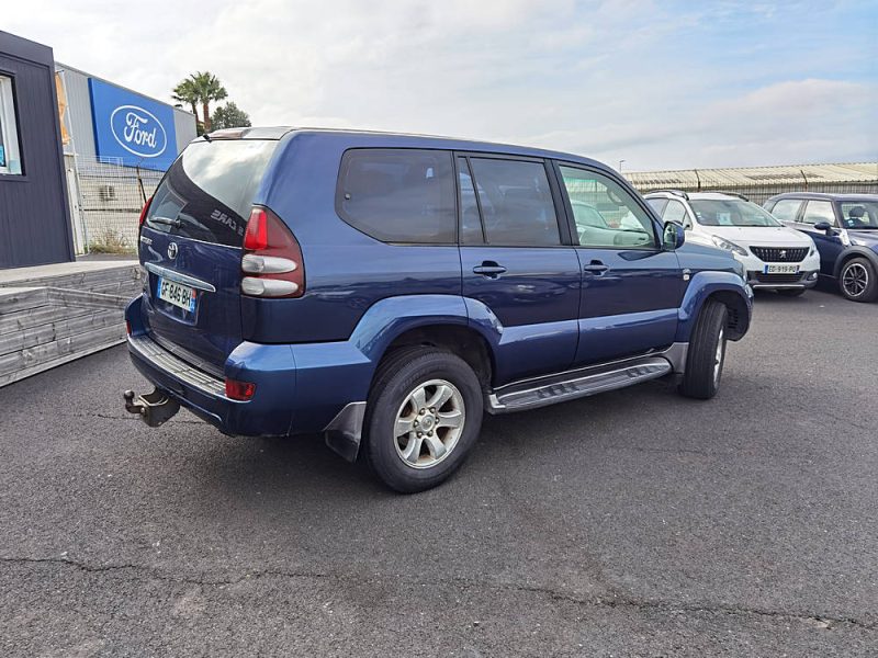 TOYOTA LAND CRUISER 3.0 D4D 4x4 BVA 8 PLACES