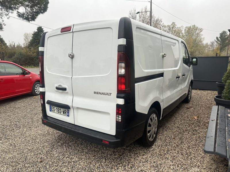 RENAULT TRAFIC III Camionnette 2017