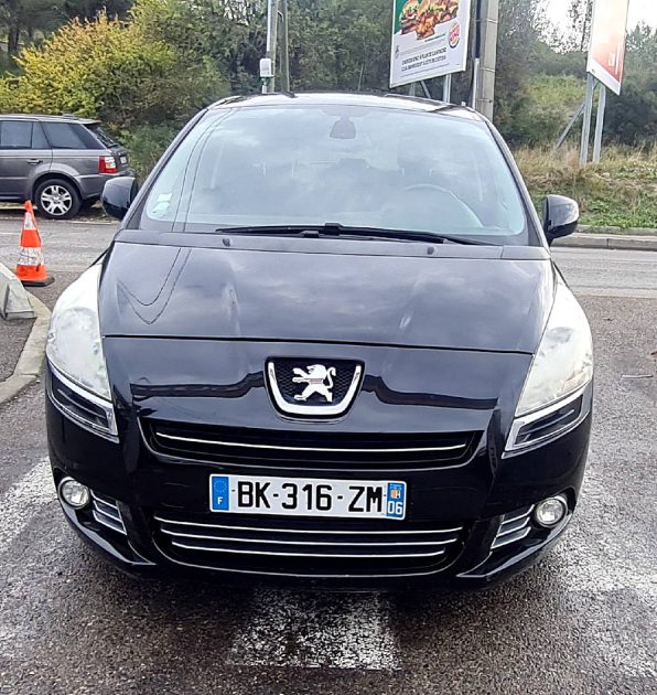 PEUGEOT 5008 2011