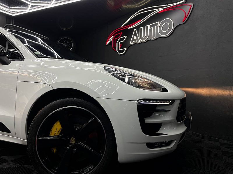 PORSCHE MACAN Turbo S 2015