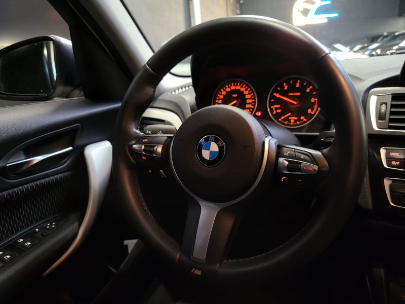 BMW SERIE 116 d 116cv URBAN BOITE AUTO TOIT OUVRANT / VOLANT M SPORT