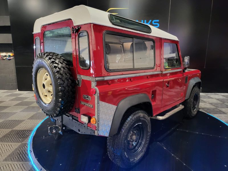 LAND ROVER DEFENDER (90) 2.3 74cv Break 4X4 / 4 FREINS A DISQUES/DIFFERENTIEL/YOUNGTIMER EXCELLENT E