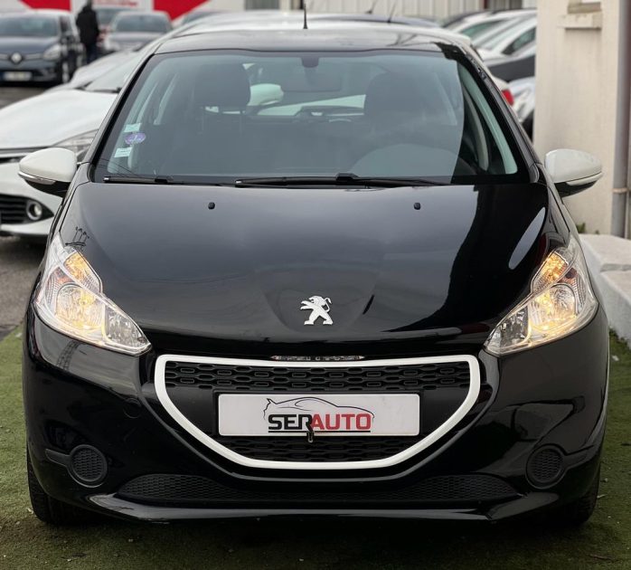 PEUGEOT 208 2015