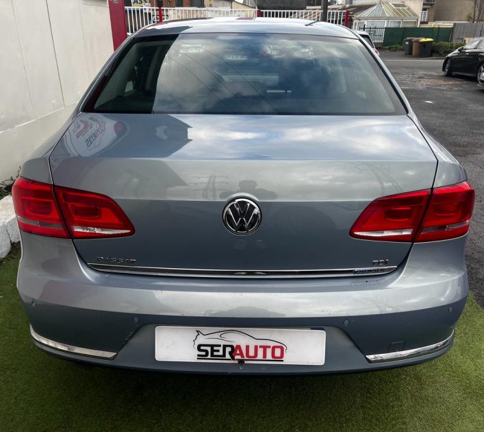 VOLKSWAGEN PASSAT B7 2012