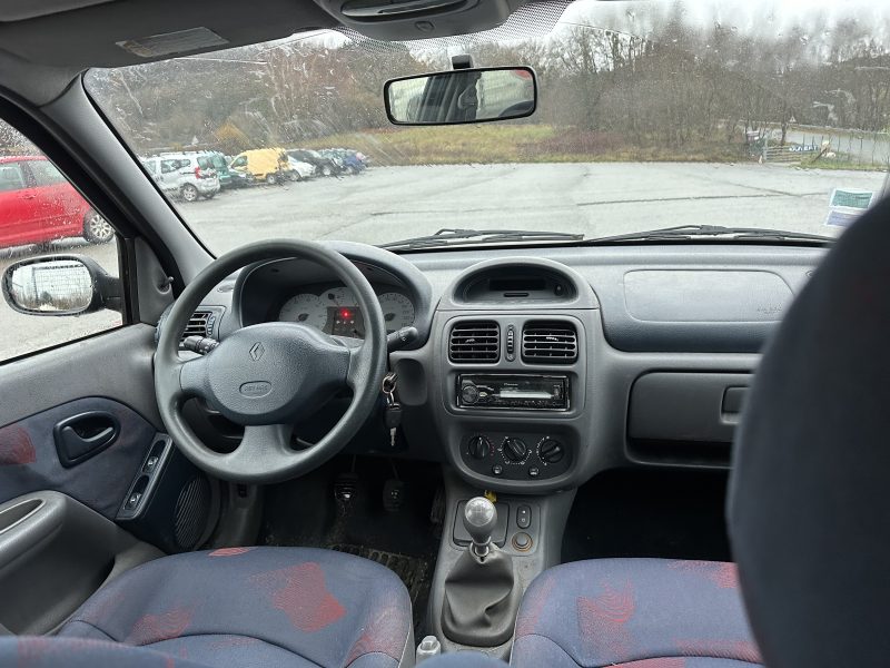 RENAULT CLIO II 2001