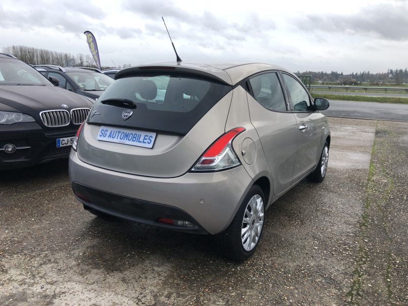 LANCIA YPSILON 2013