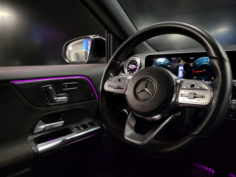 MERCEDES GLA 220 D 4-MATIC 190cv AMG LINE EDITION 1 / TOIT OUVRANT / CARPLAY / ATTELLAGE 