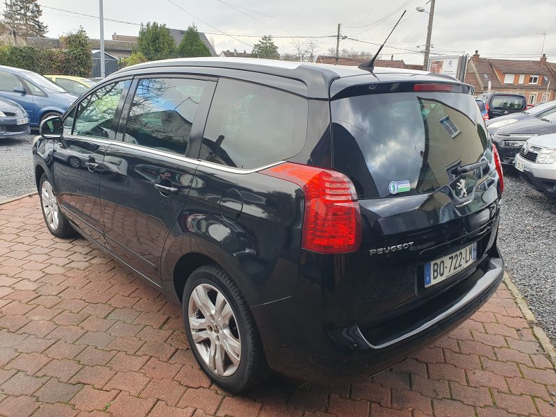 PEUGEOT 5008 2011