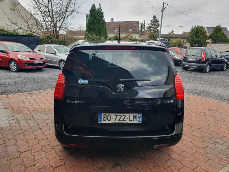 PEUGEOT 5008 2011