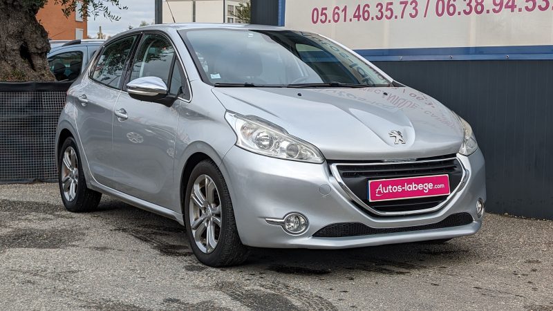 PEUGEOT 208  2015