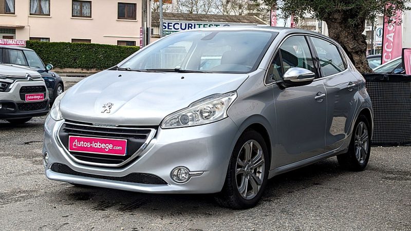 PEUGEOT 208  2015