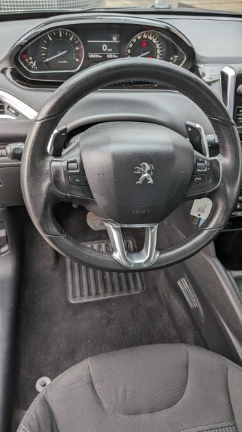 PEUGEOT 208  2015