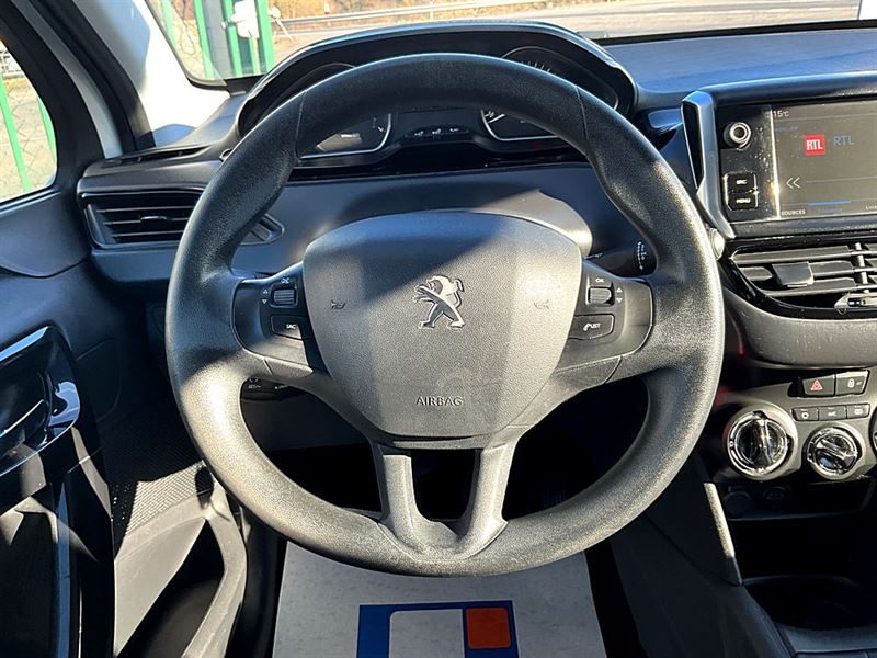 PEUGEOT 208  2017