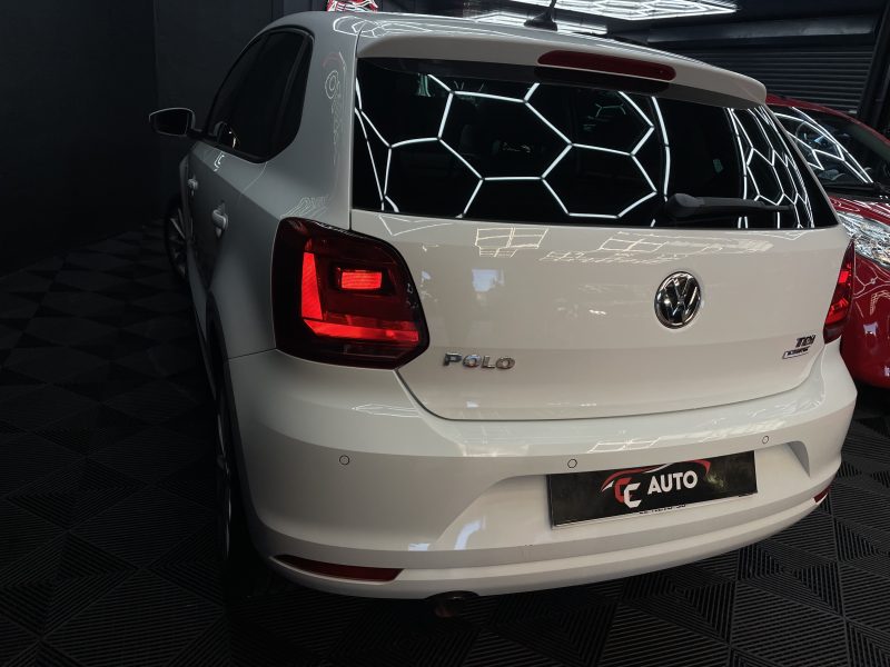 VOLKSWAGEN POLO V 2015