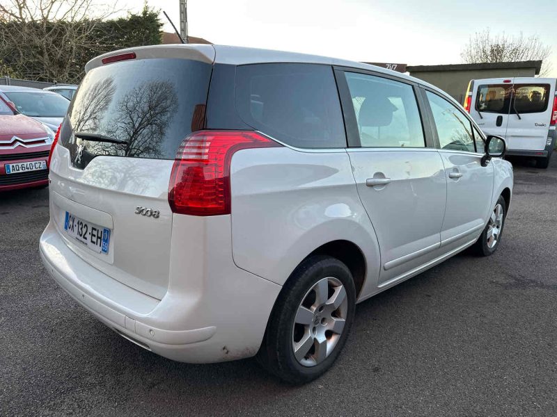 PEUGEOT 5008 2013