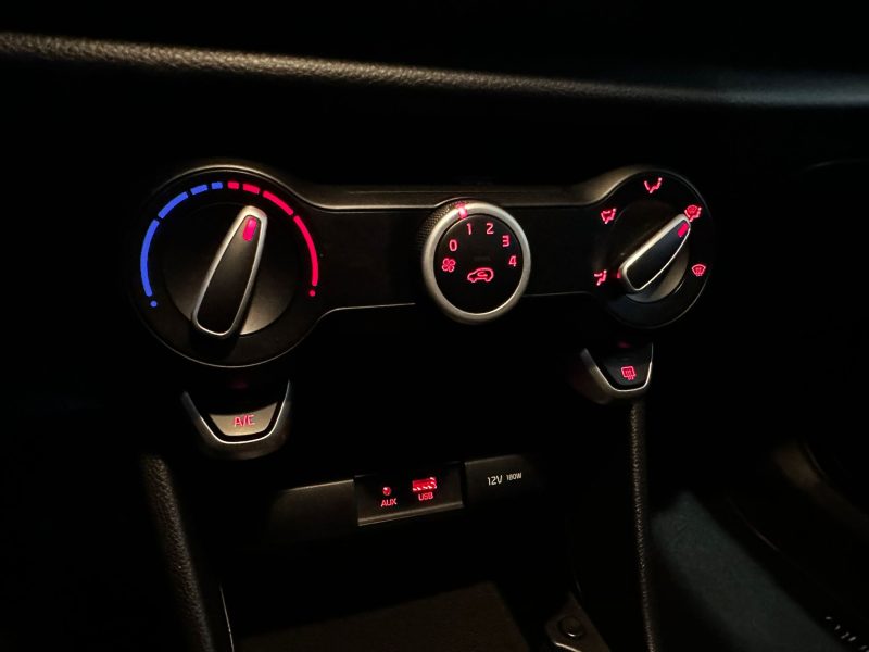 1.0 67 CV LOUNGE / CARPLAY / CAMERA AR / REGULATEUR 