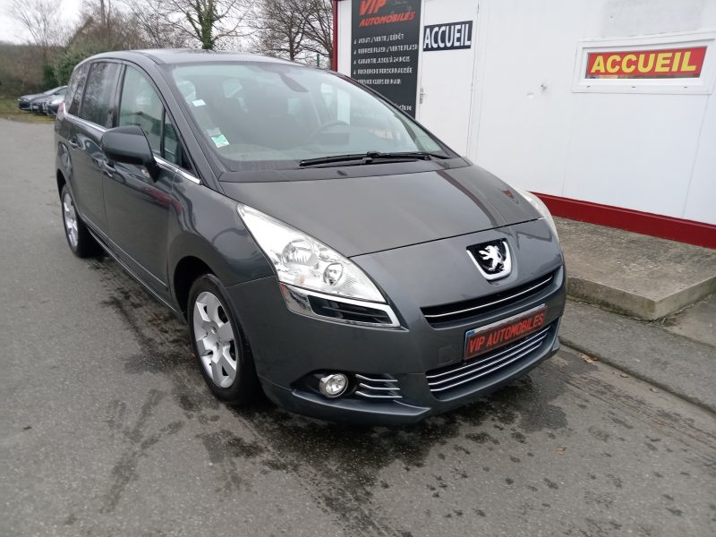 PEUGEOT 5008 2013