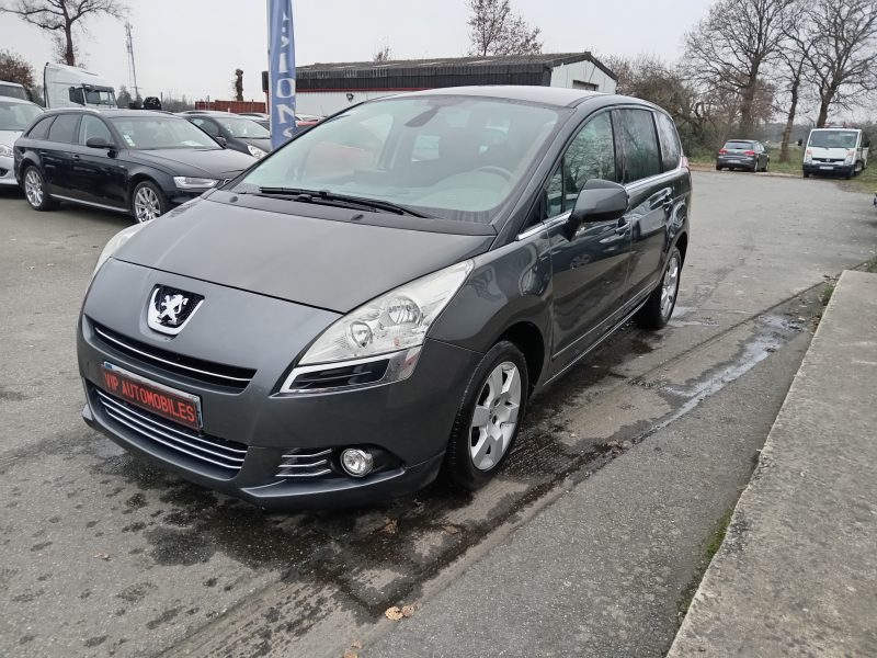 PEUGEOT 5008 2013