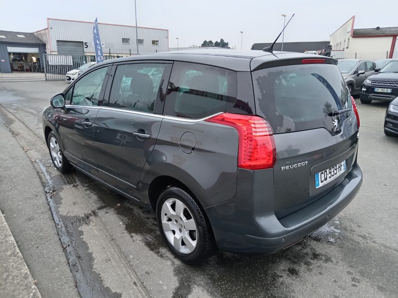 PEUGEOT 5008 2013