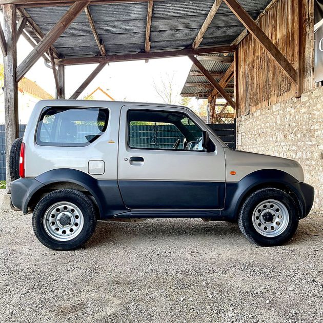 SUZUKI JIMNY Véhicule tout terrain fermé 2008