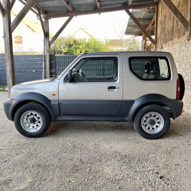 SUZUKI JIMNY Véhicule tout terrain fermé 2008