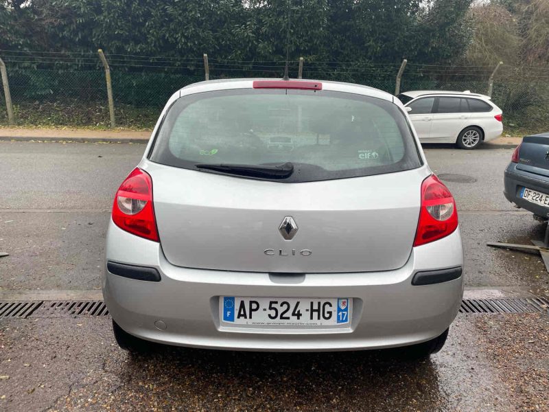 RENAULT CLIO III 1.2i 16V 100CV