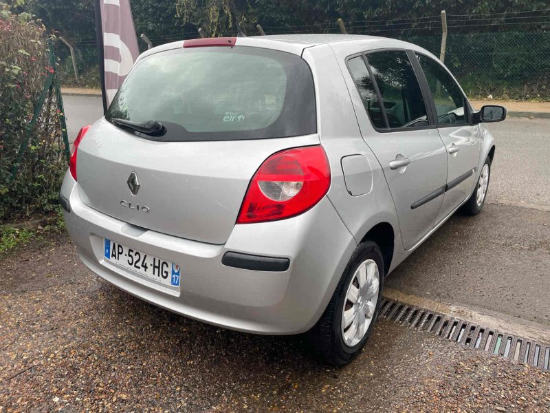 RENAULT CLIO III 1.2i 16V 100CV