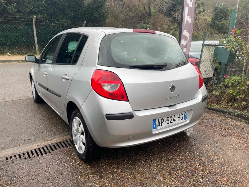 RENAULT CLIO III 1.2i 16V 100CV