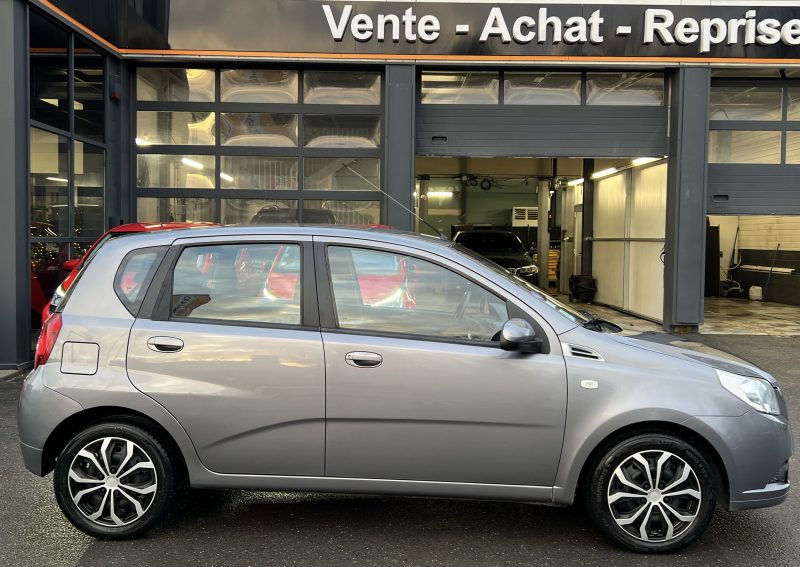 CHEVROLET AVEO 1.2 84 ESSENCE / GPL 1ERE MAIN 82 700 Kms CLIMATISATION BLUETOOTH - GARANTIE 1 AN