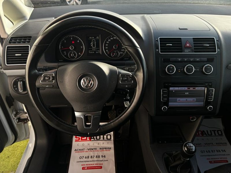 VOLKSWAGEN TOURAN 2014