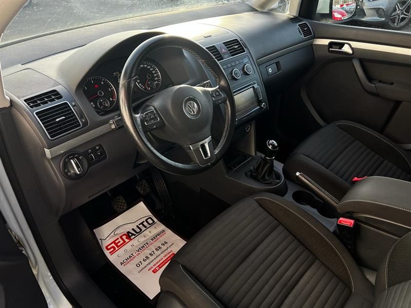 VOLKSWAGEN TOURAN 2014