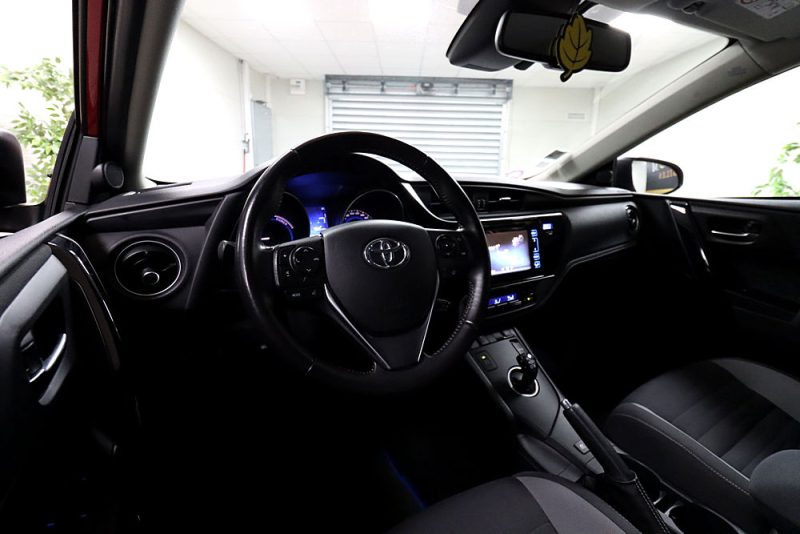 TOYOTA AURIS 2015