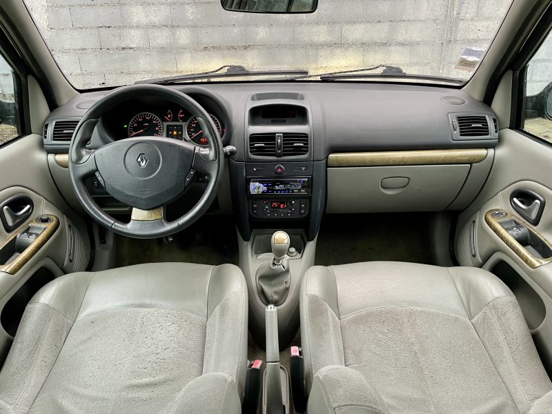 RENAULT CLIO 2003