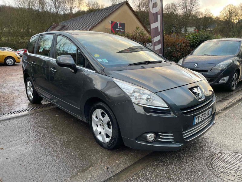 PEUGEOT 5008 1.6HDI 115CV